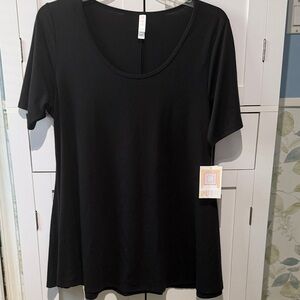 NWT LuLaRoe Black Short Sleeve Top. Size Large.
